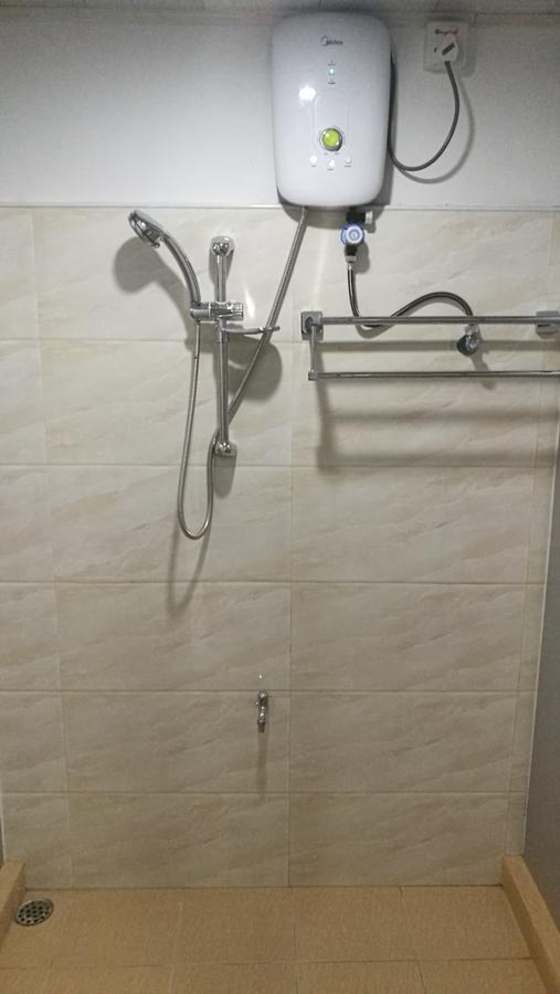 Dengba Hostel Янгон Екстериор снимка