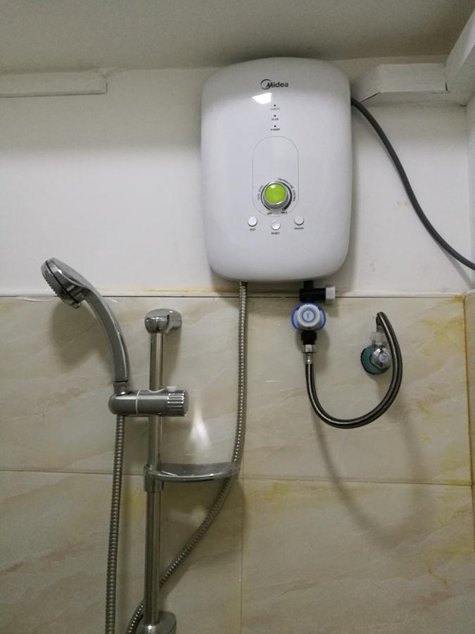 Dengba Hostel Янгон Екстериор снимка