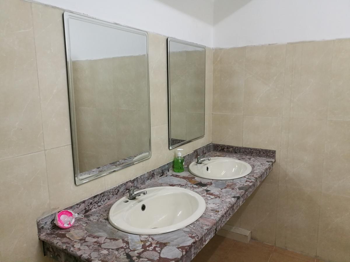 Dengba Hostel Янгон Екстериор снимка