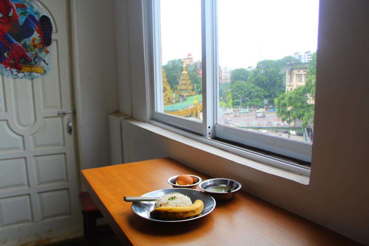 Dengba Hostel Янгон Екстериор снимка