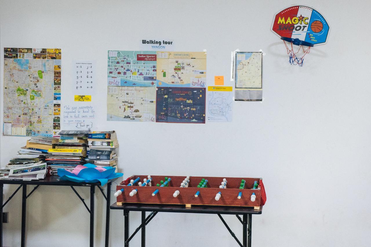 Dengba Hostel Янгон Екстериор снимка