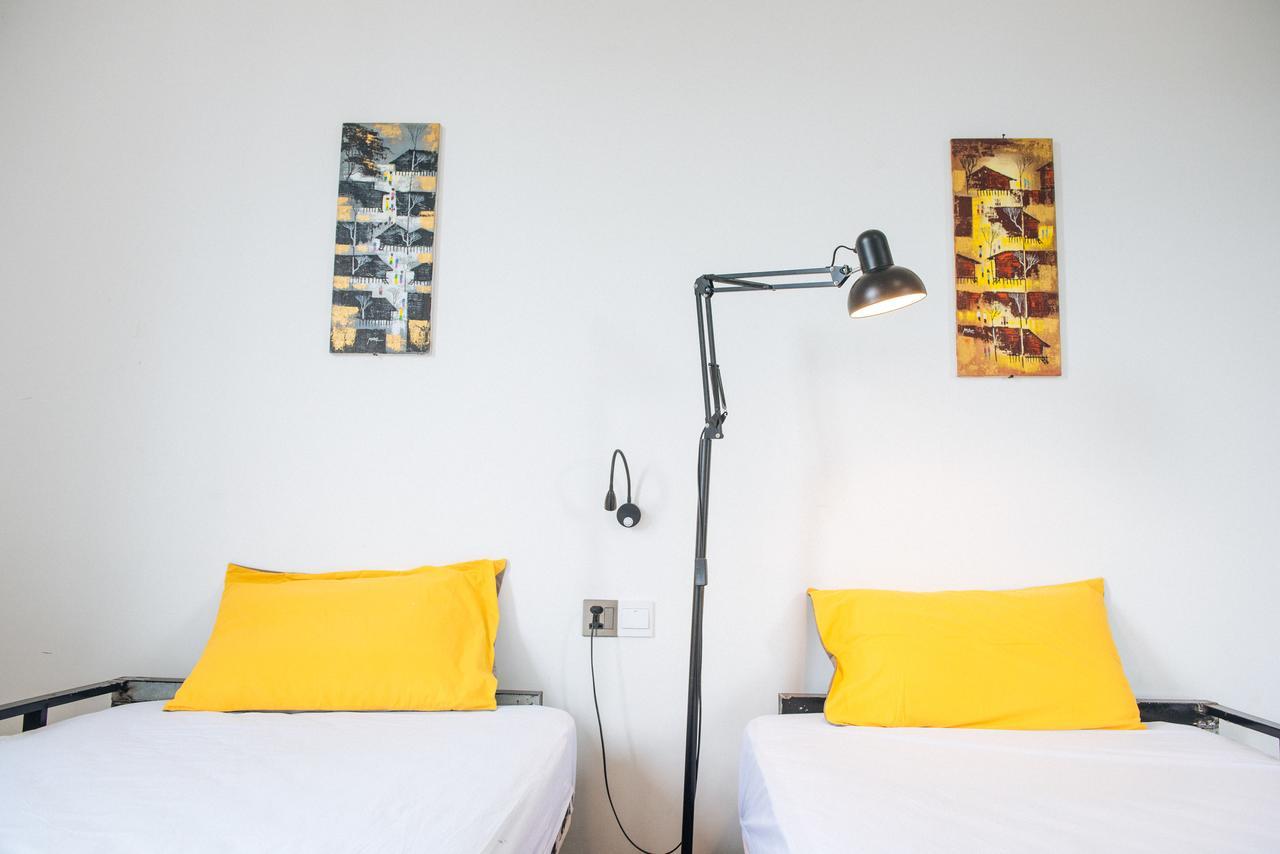 Dengba Hostel Янгон Екстериор снимка
