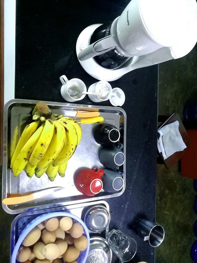 Dengba Hostel Янгон Екстериор снимка