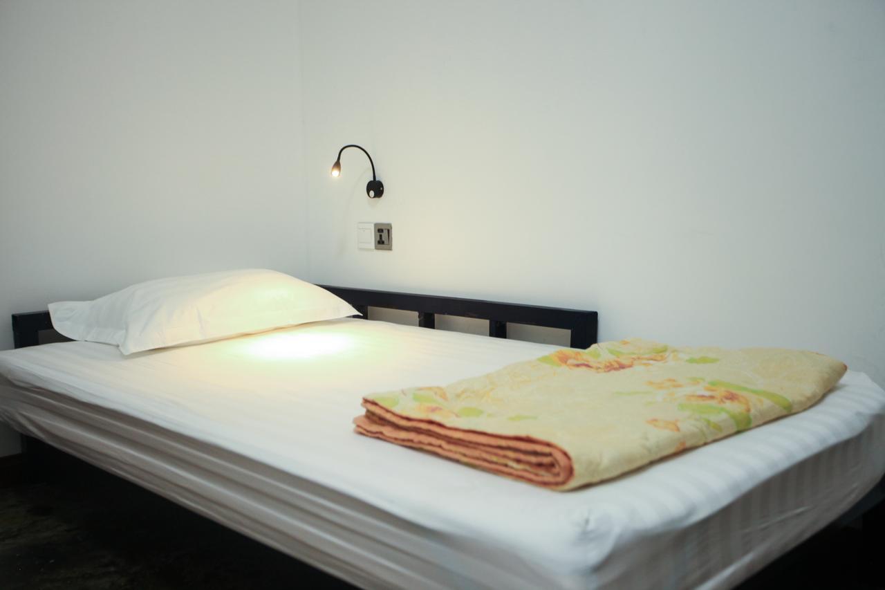 Dengba Hostel Янгон Екстериор снимка