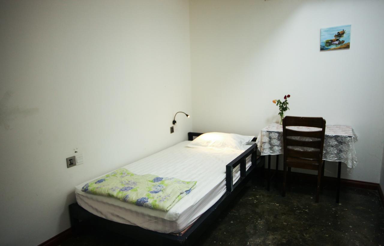 Dengba Hostel Янгон Екстериор снимка