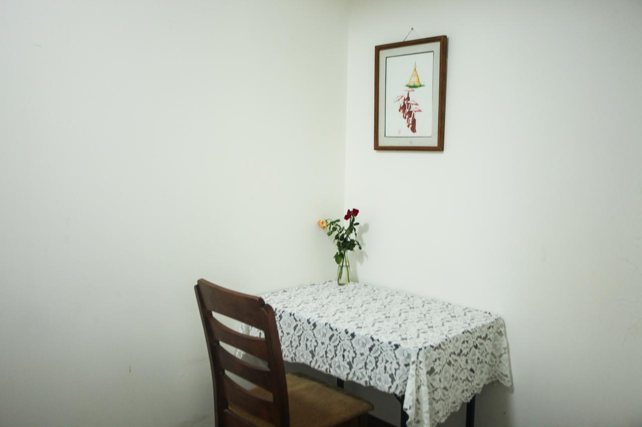 Dengba Hostel Янгон Екстериор снимка