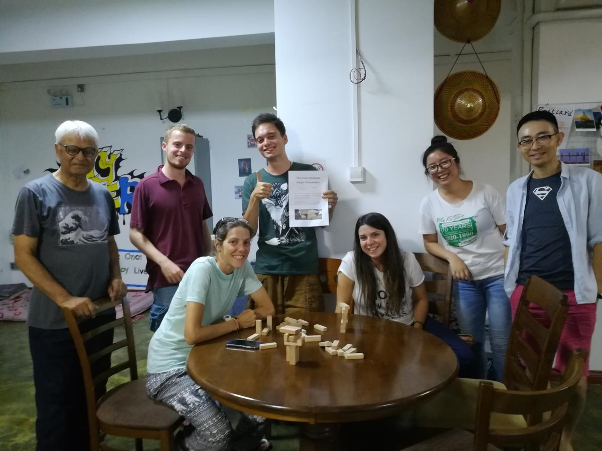 Dengba Hostel Янгон Екстериор снимка