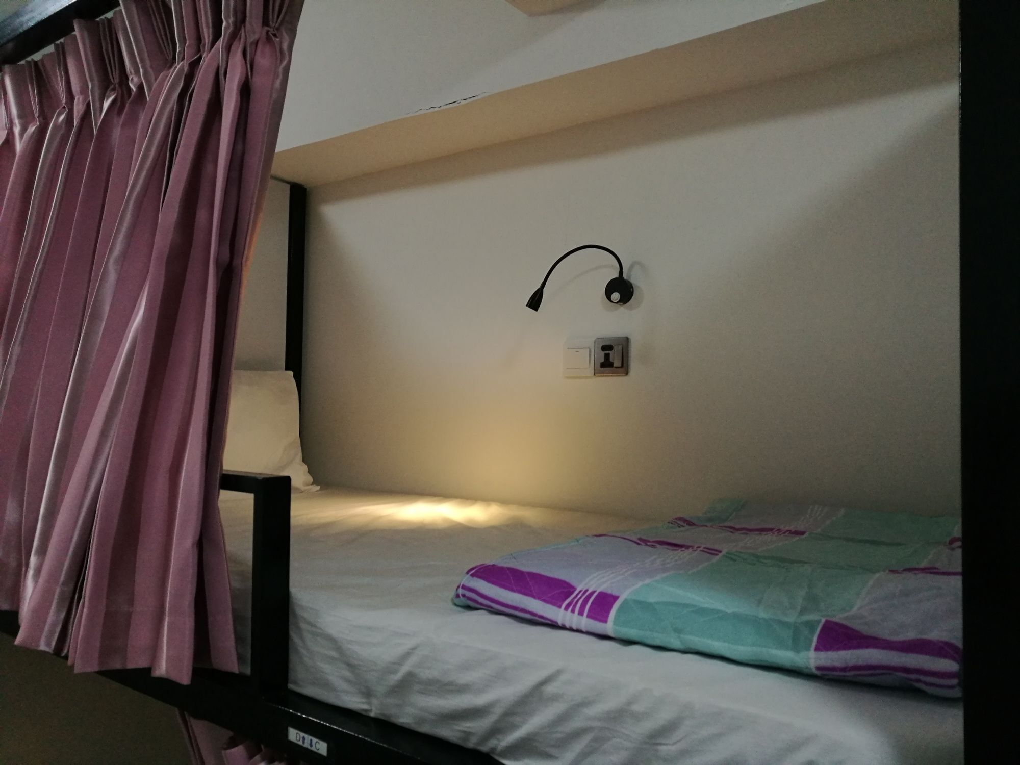 Dengba Hostel Янгон Екстериор снимка