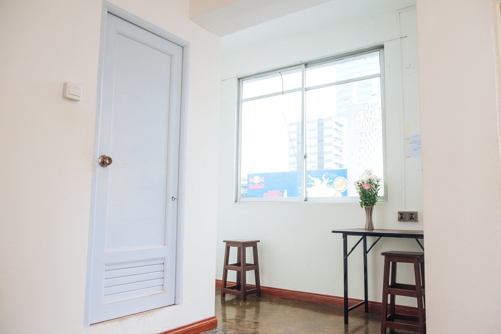 Dengba Hostel Янгон Екстериор снимка