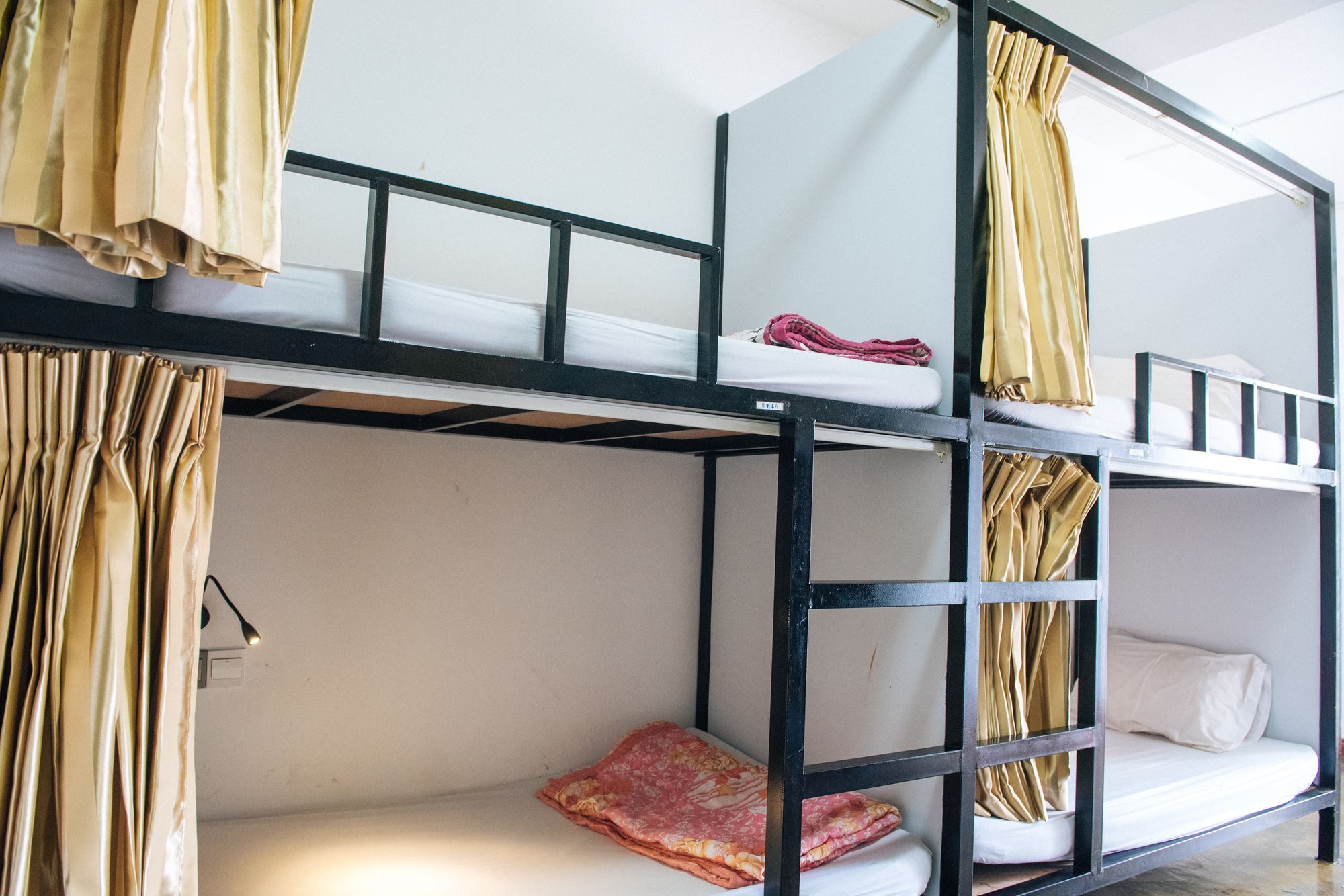 Dengba Hostel Янгон Екстериор снимка
