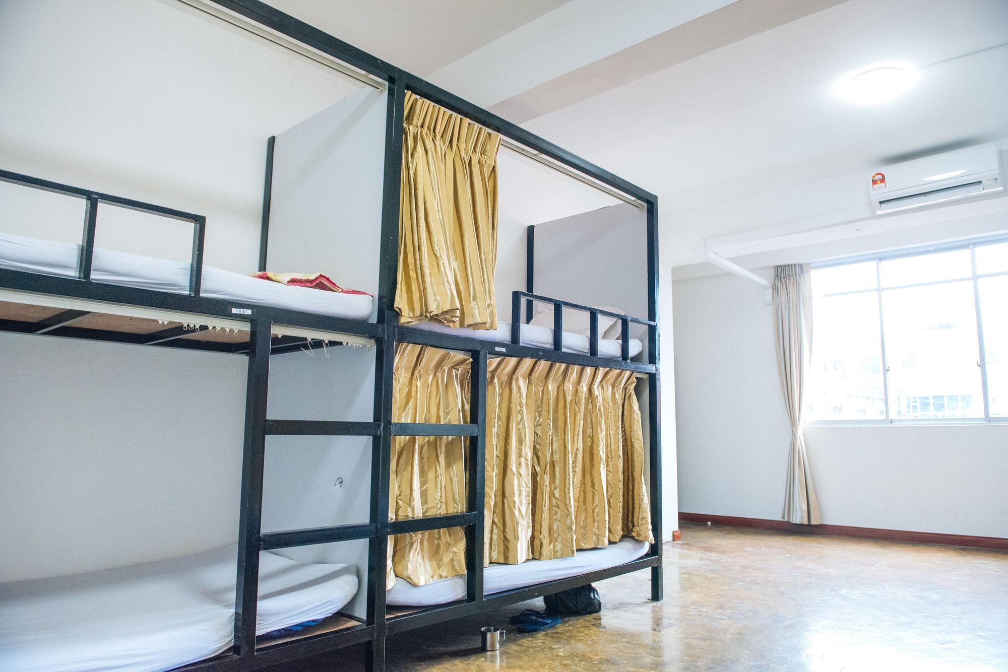Dengba Hostel Янгон Екстериор снимка
