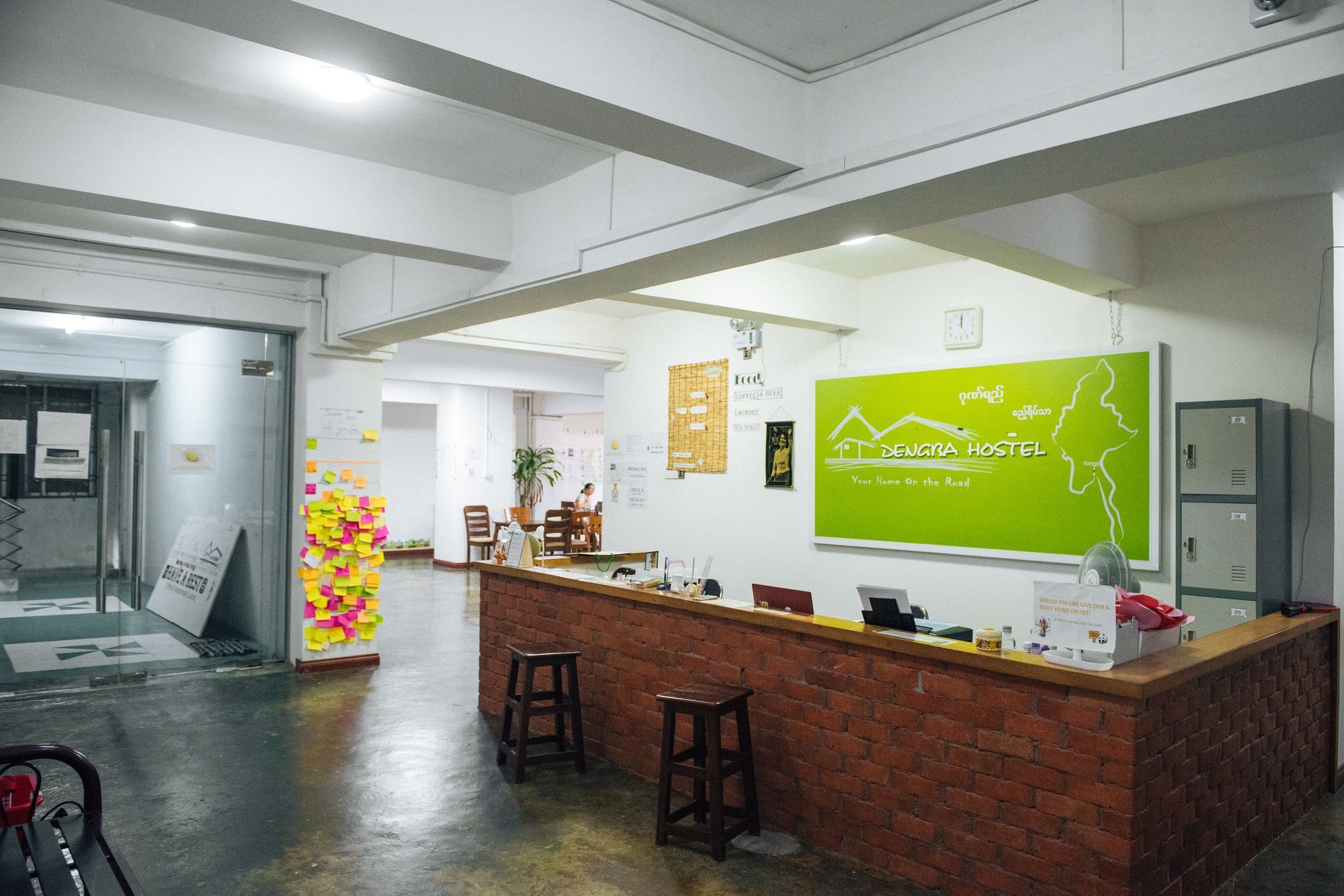 Dengba Hostel Янгон Екстериор снимка