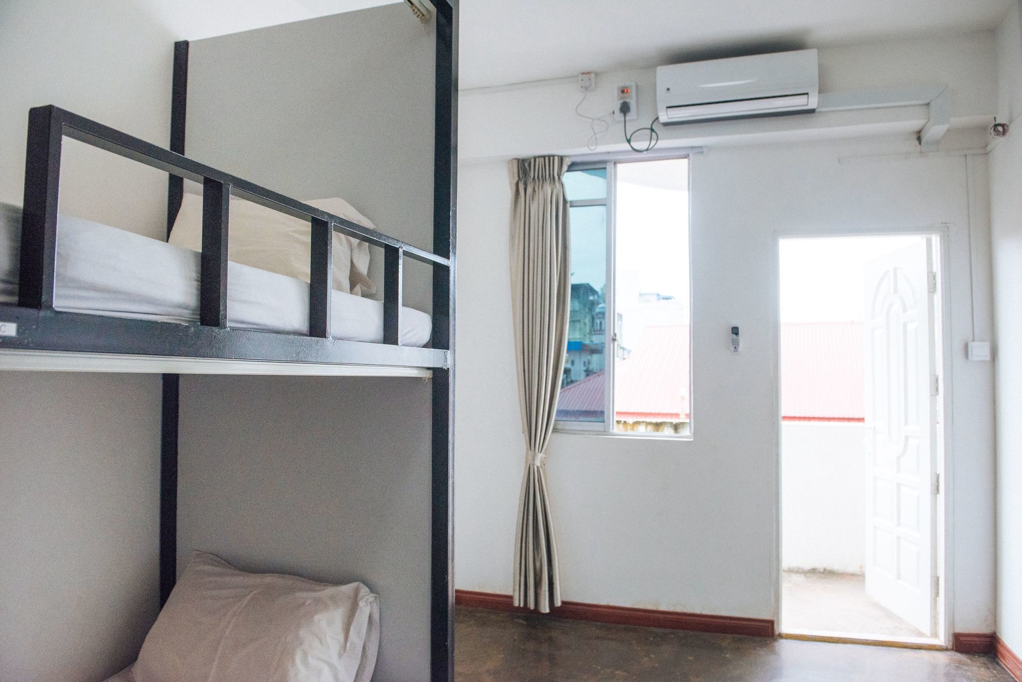 Dengba Hostel Янгон Екстериор снимка